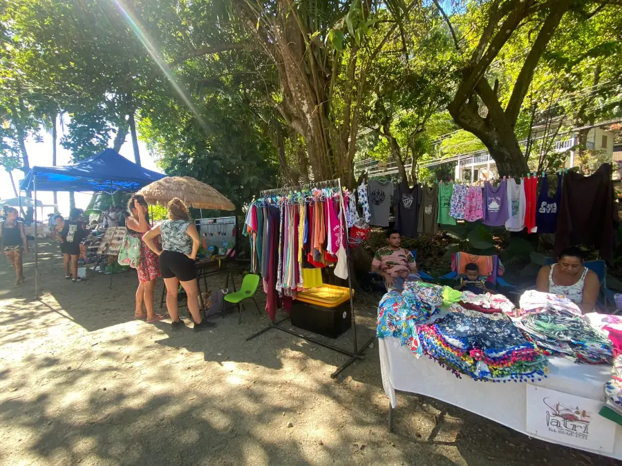 mercado en playa montezuma