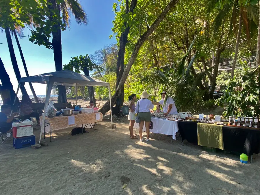 mercado al aire libre en la playa